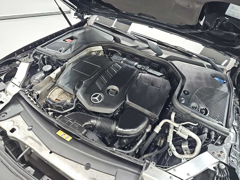 Mercedes-Benz E-Class — photo 05