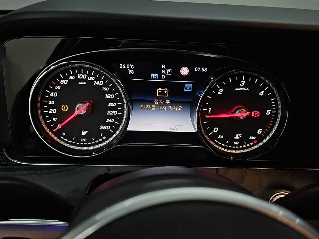 Mercedes-Benz E-Class — photo 06