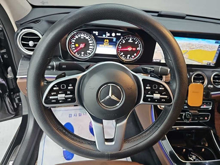 Mercedes-Benz E-Class — photo 09