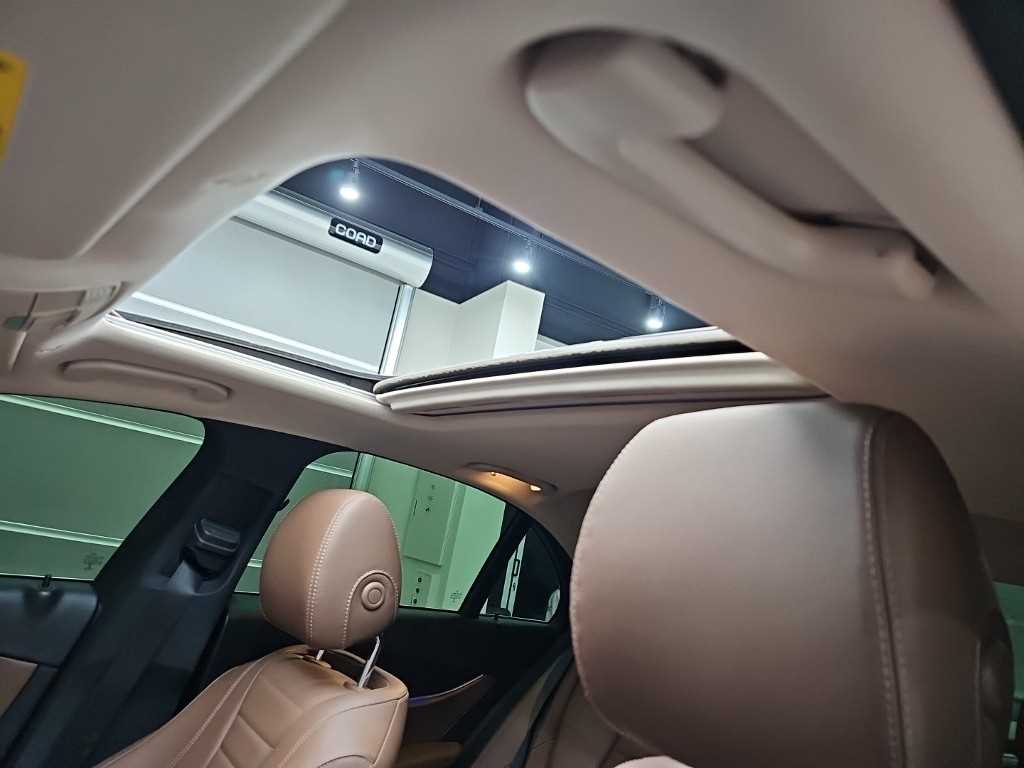 Mercedes-Benz E-Class — photo 14