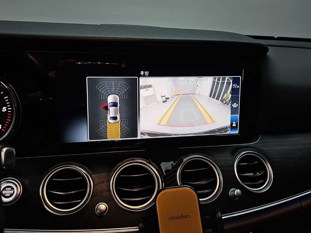 Mercedes-Benz E-Class — photo 16