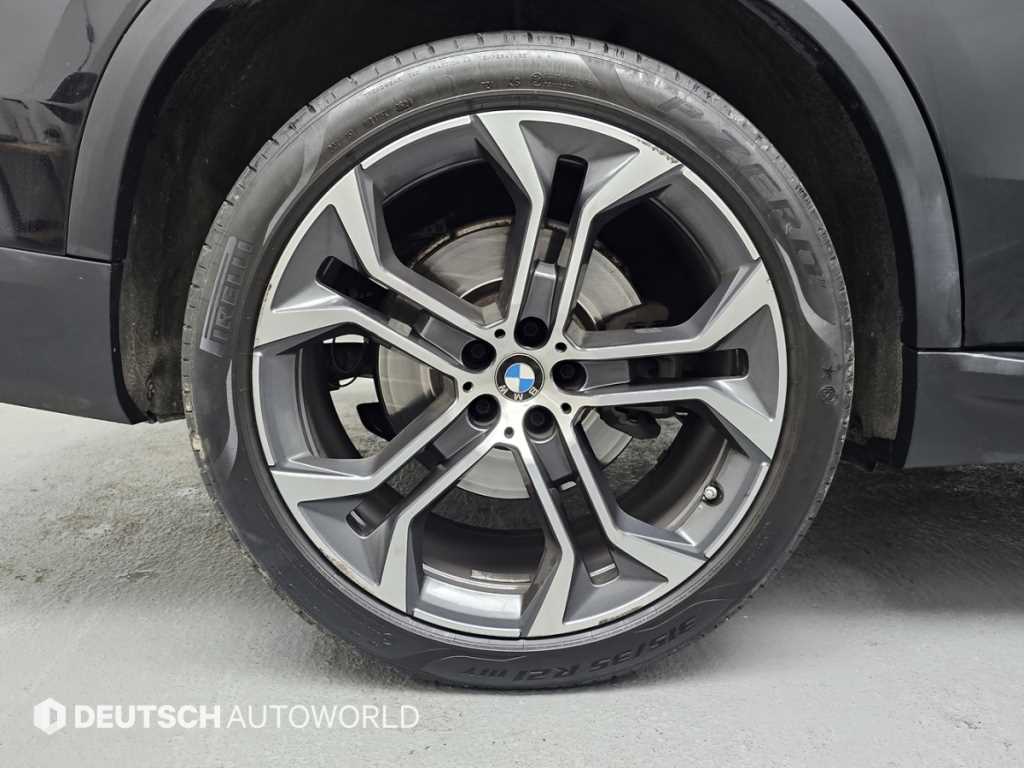 BMW X5 — photo 05