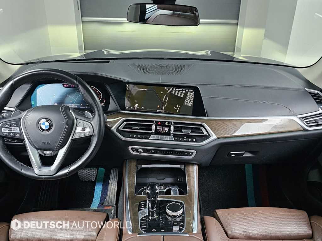 BMW X5 — photo 07