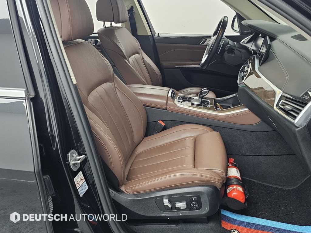 BMW X5 — photo 10
