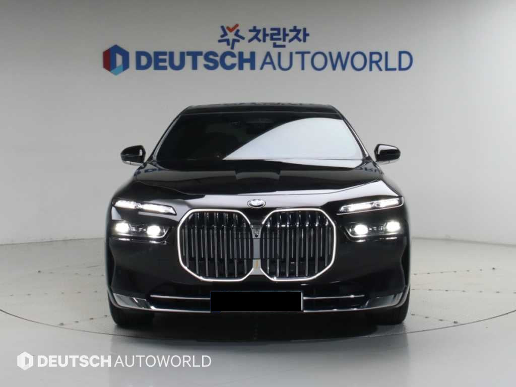 BMW 7-Series — photo 03