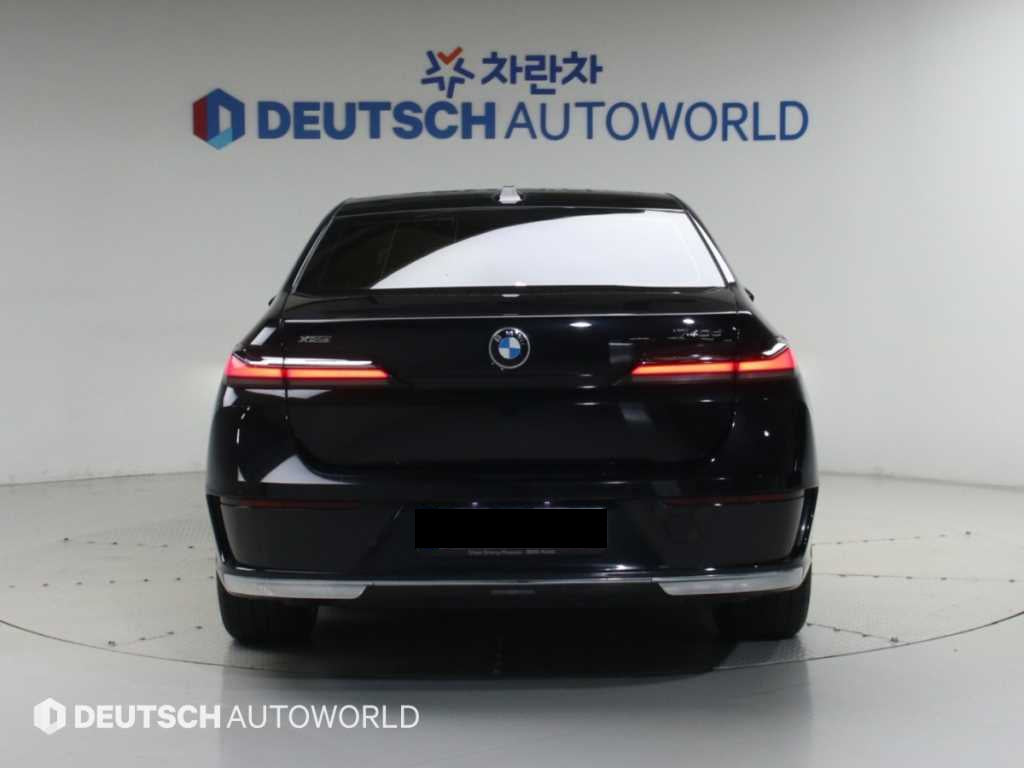 BMW 7-Series — photo 04