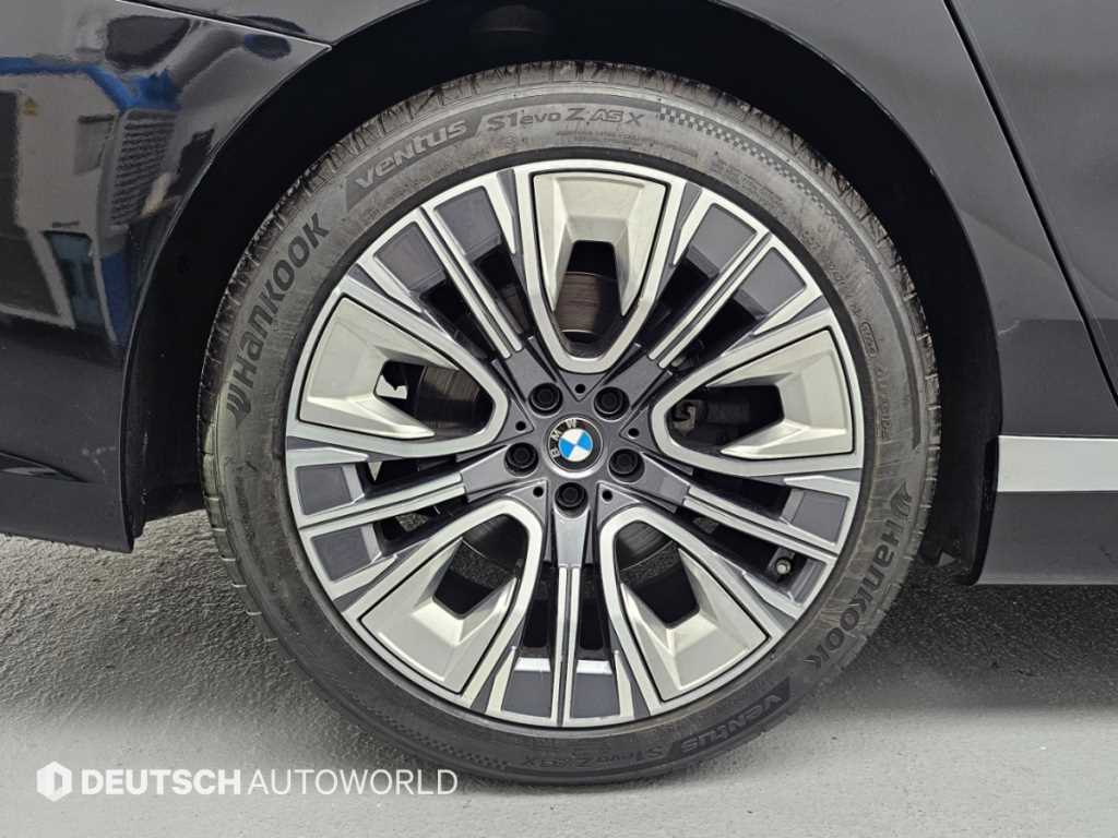 BMW 7-Series — photo 05
