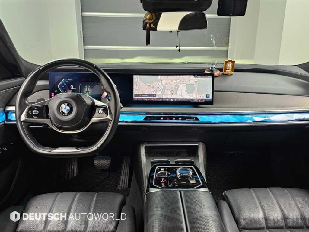 BMW 7-Series — photo 07