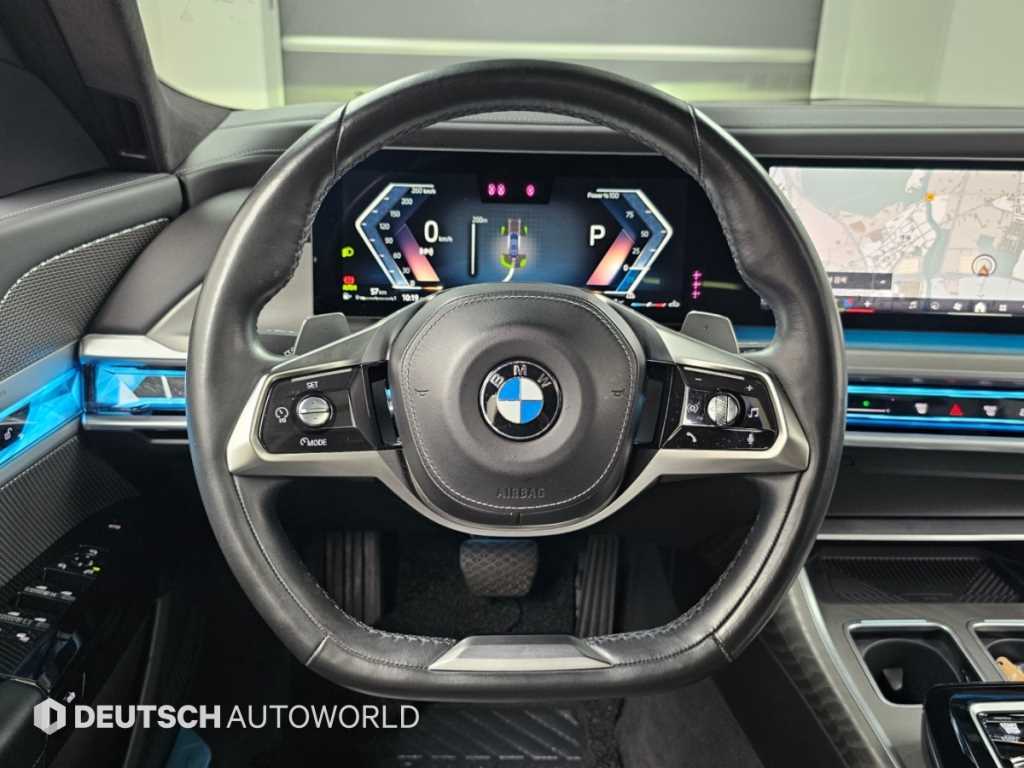 BMW 7-Series — photo 13