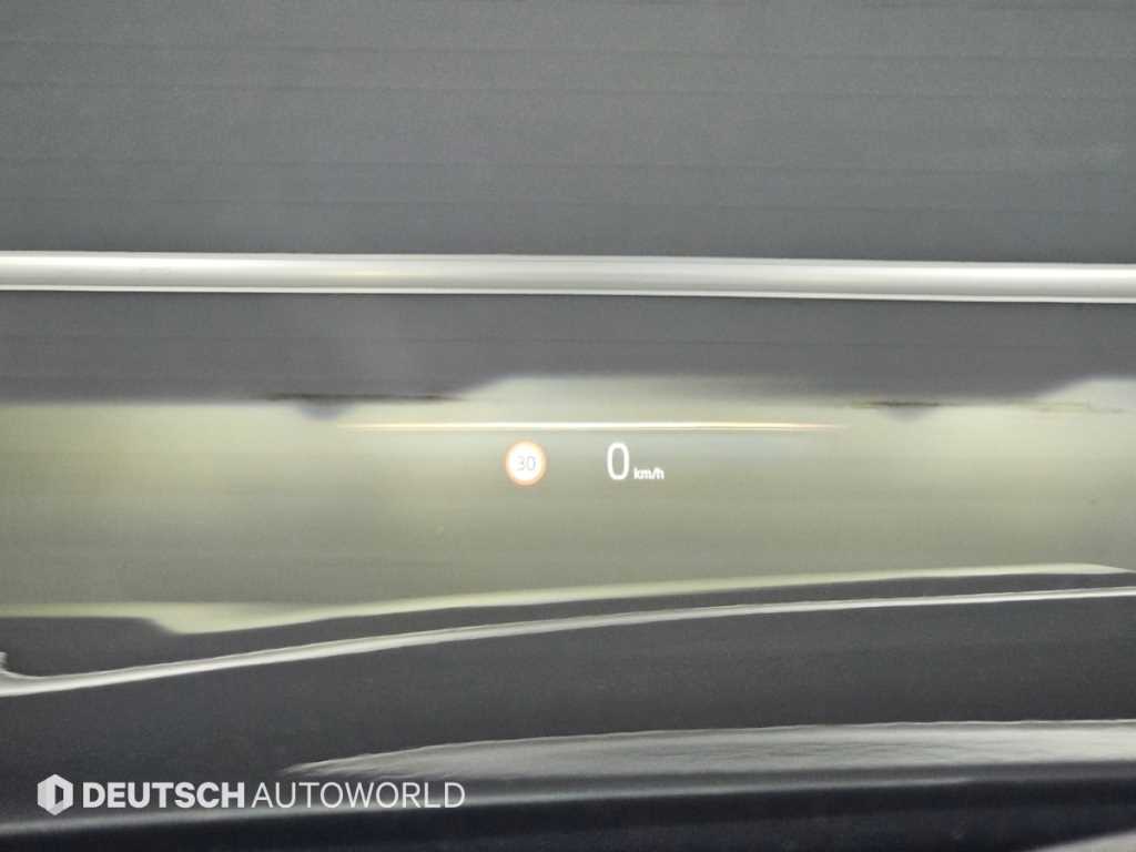 BMW 7-Series — photo 17