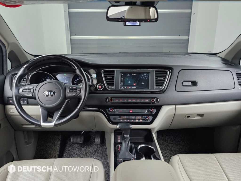 Kia Carnival — photo 07
