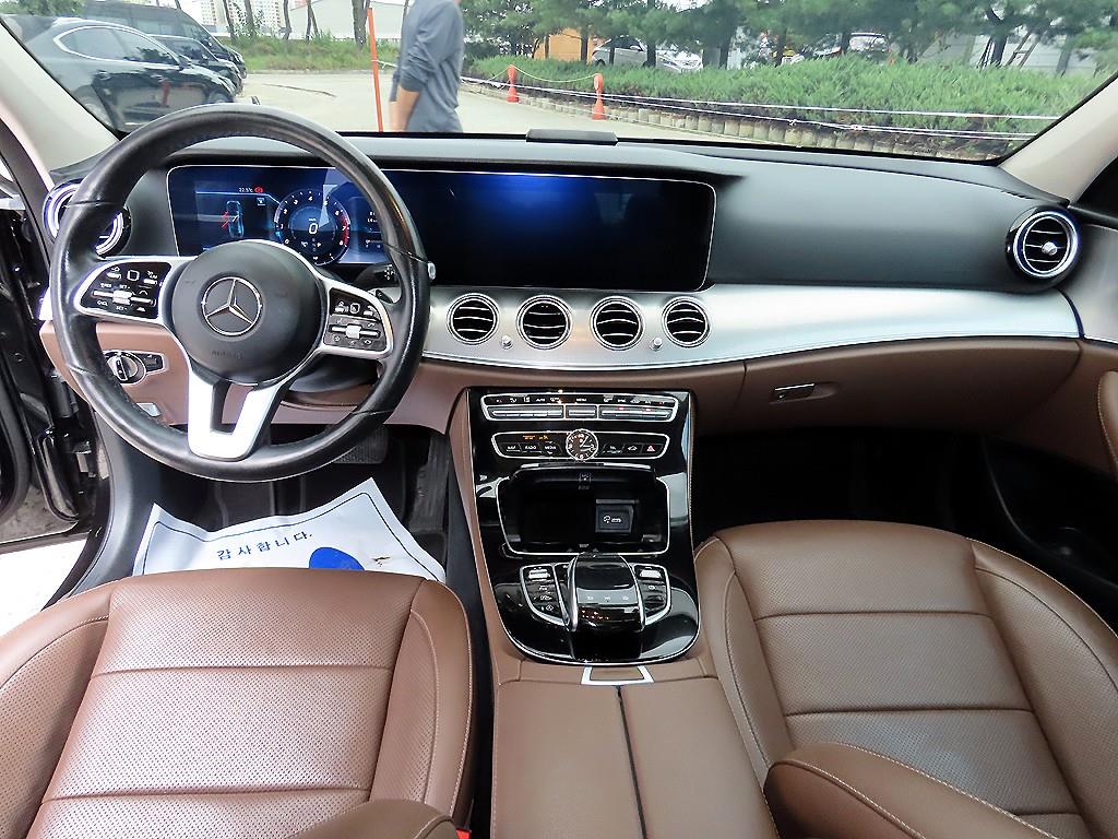 Mercedes-Benz E-Class — photo 07