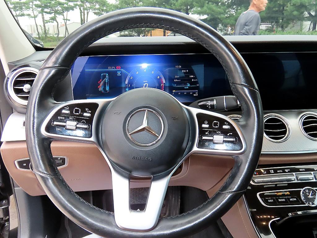 Mercedes-Benz E-Class — photo 08