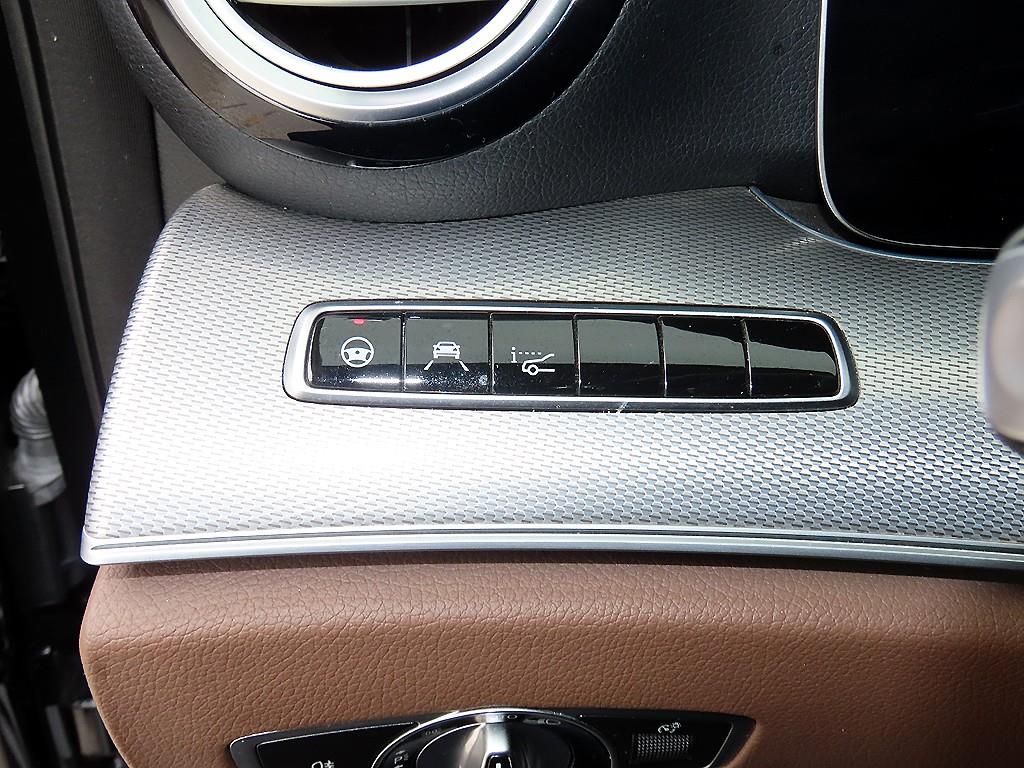 Mercedes-Benz E-Class — photo 12