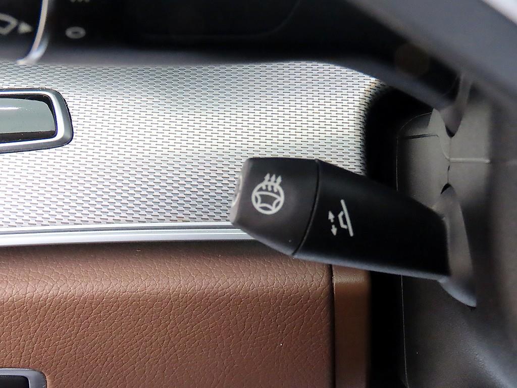 Mercedes-Benz E-Class — photo 13