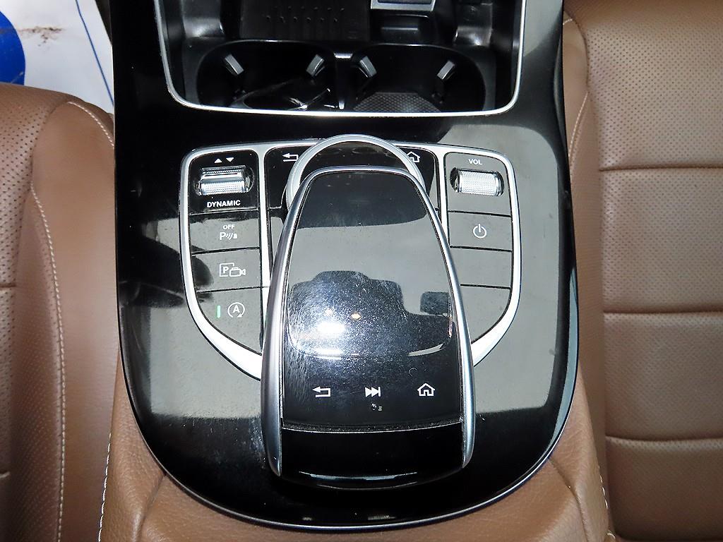 Mercedes-Benz E-Class — photo 14