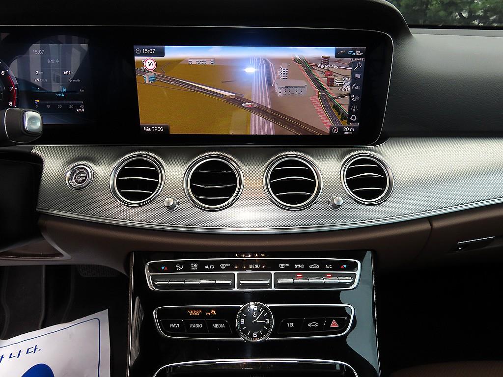 Mercedes-Benz E-Class — photo 15