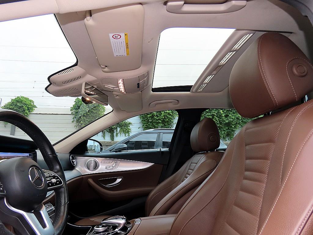 Mercedes-Benz E-Class — photo 16
