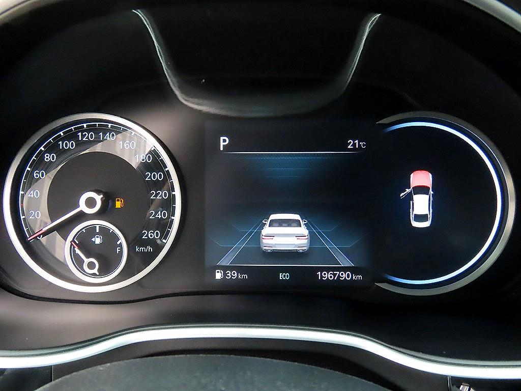 Genesis G80 — photo 09