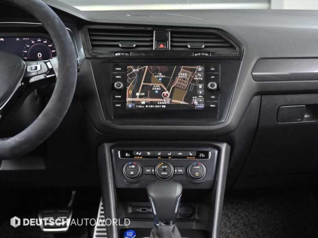 Volkswagen Tiguan — photo 14