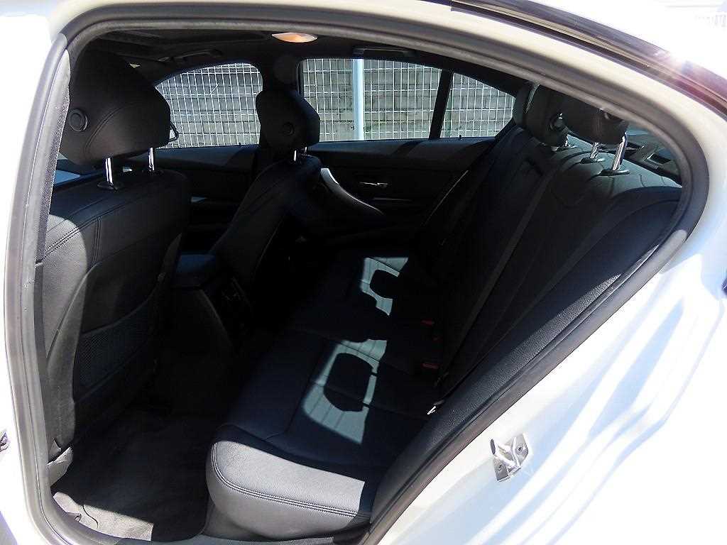 BMW 3-Series — photo 06