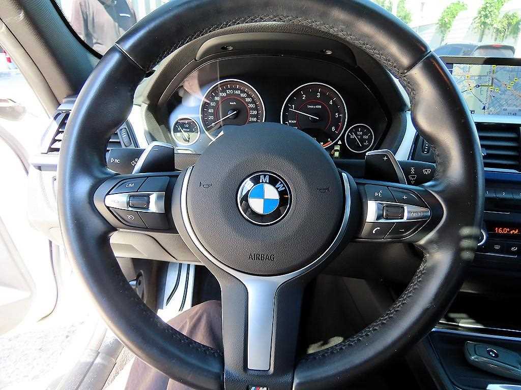 BMW 3-Series — photo 08