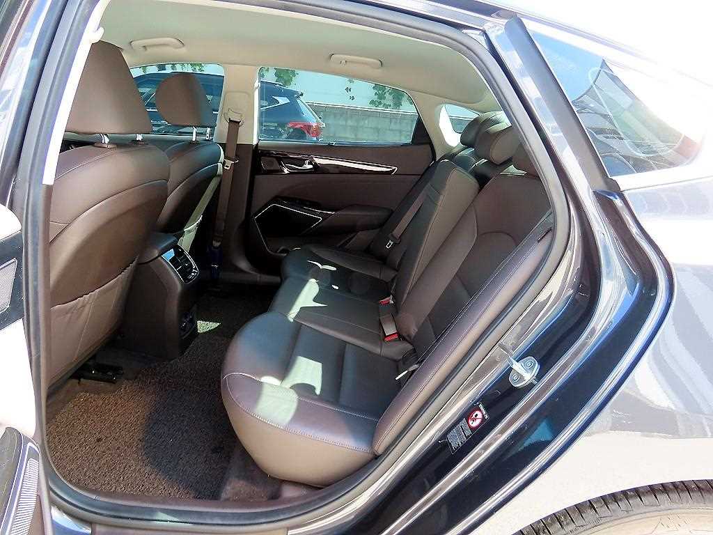 Kia K7 — photo 06