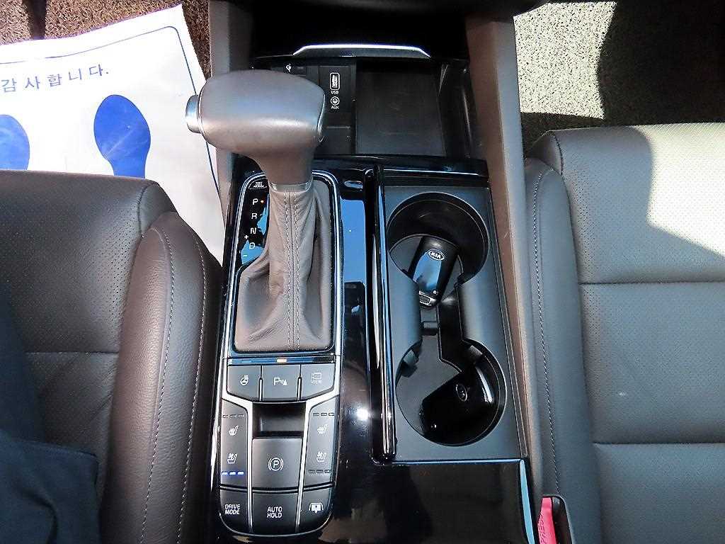 Kia K7 — photo 10