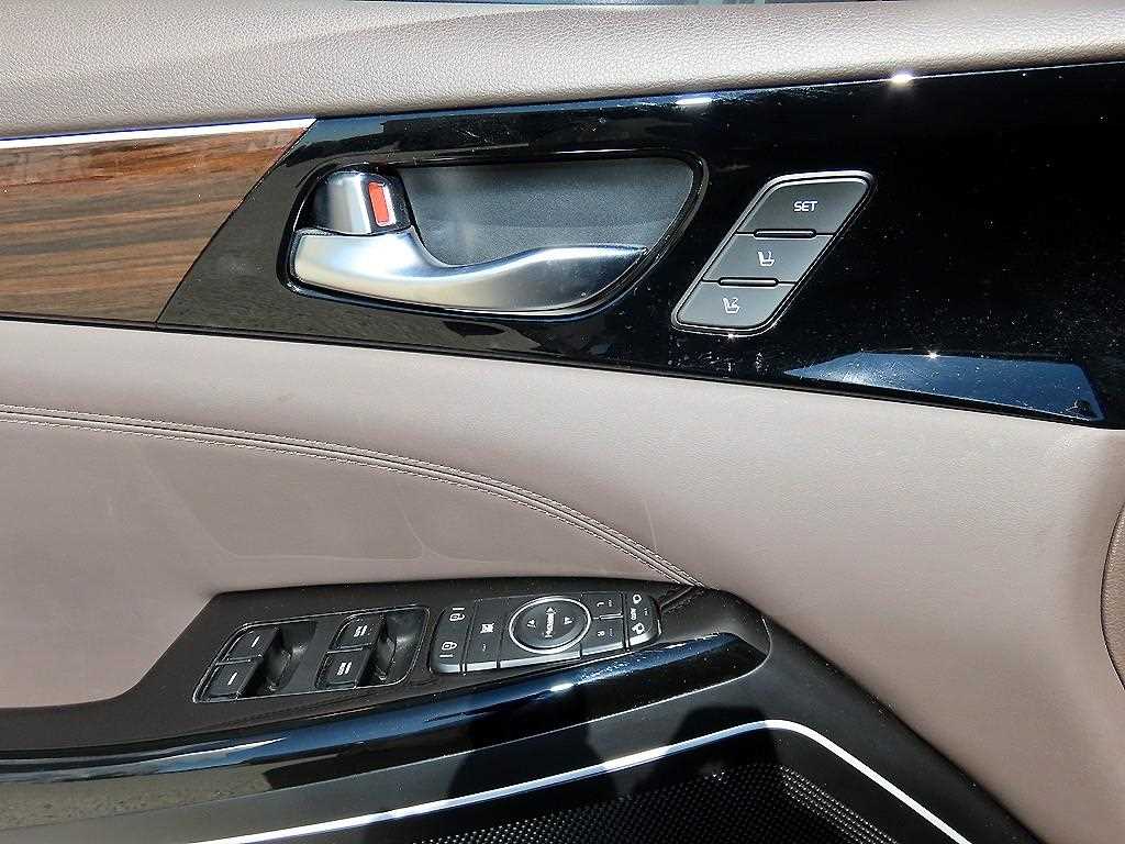 Kia K7 — photo 11