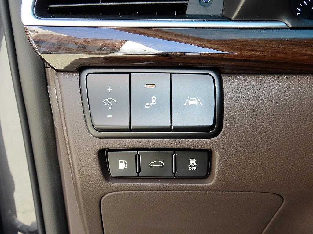Kia K7 — photo 12