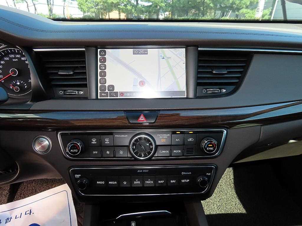 Kia K7 — photo 13