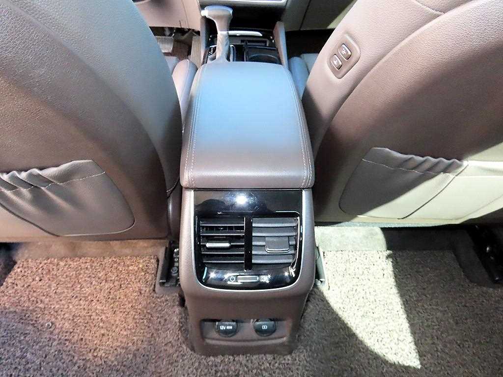 Kia K7 — photo 17