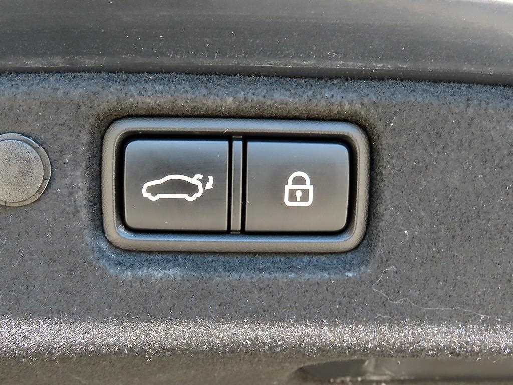 Kia K7 — photo 18