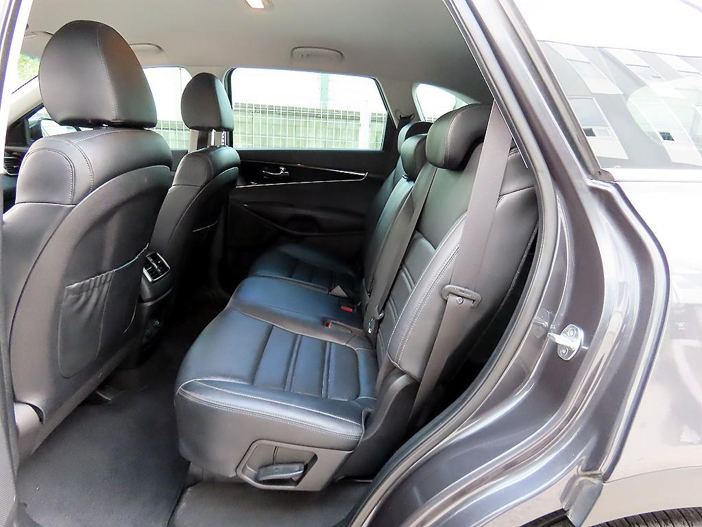 Kia Sorento — photo 06