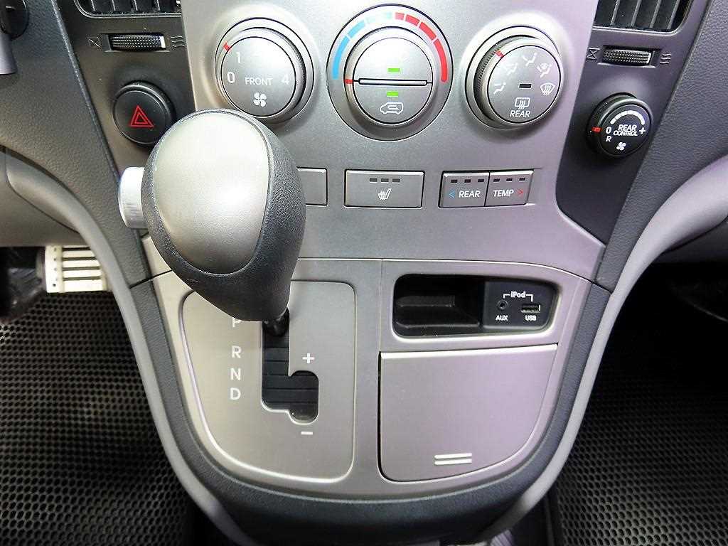 Hyundai Starex — photo 11