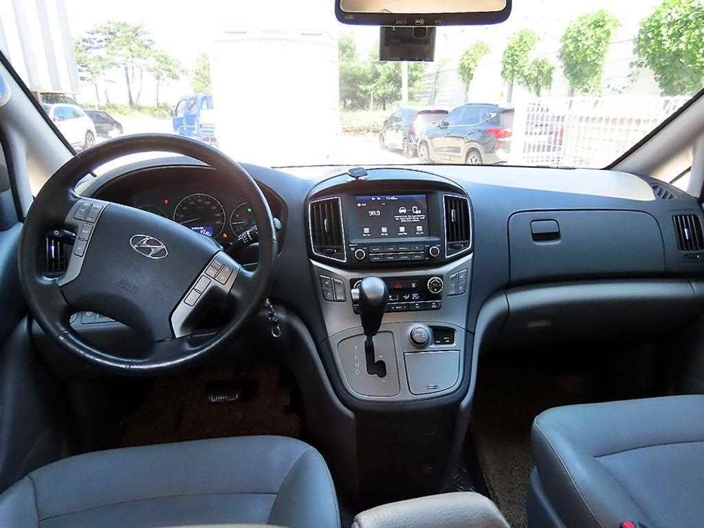 Hyundai Starex — photo 08
