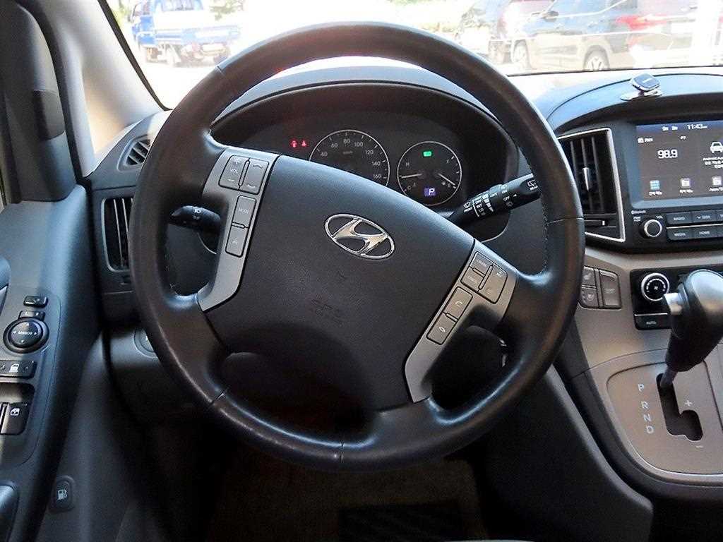 Hyundai Starex — photo 09