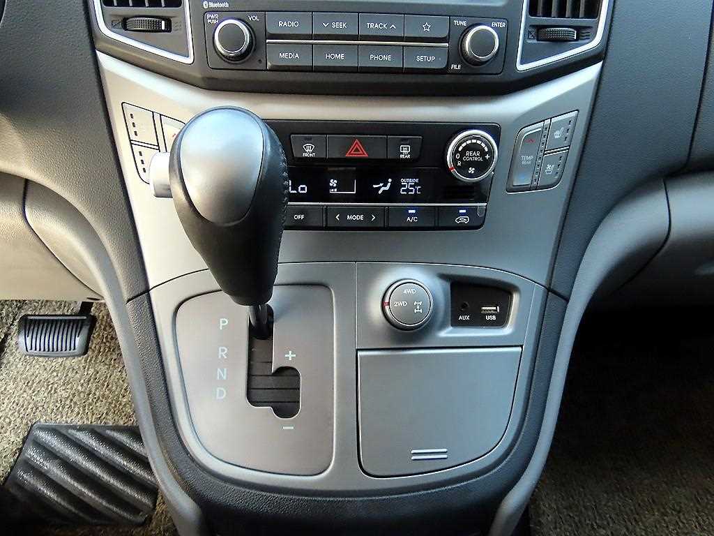 Hyundai Starex — photo 11
