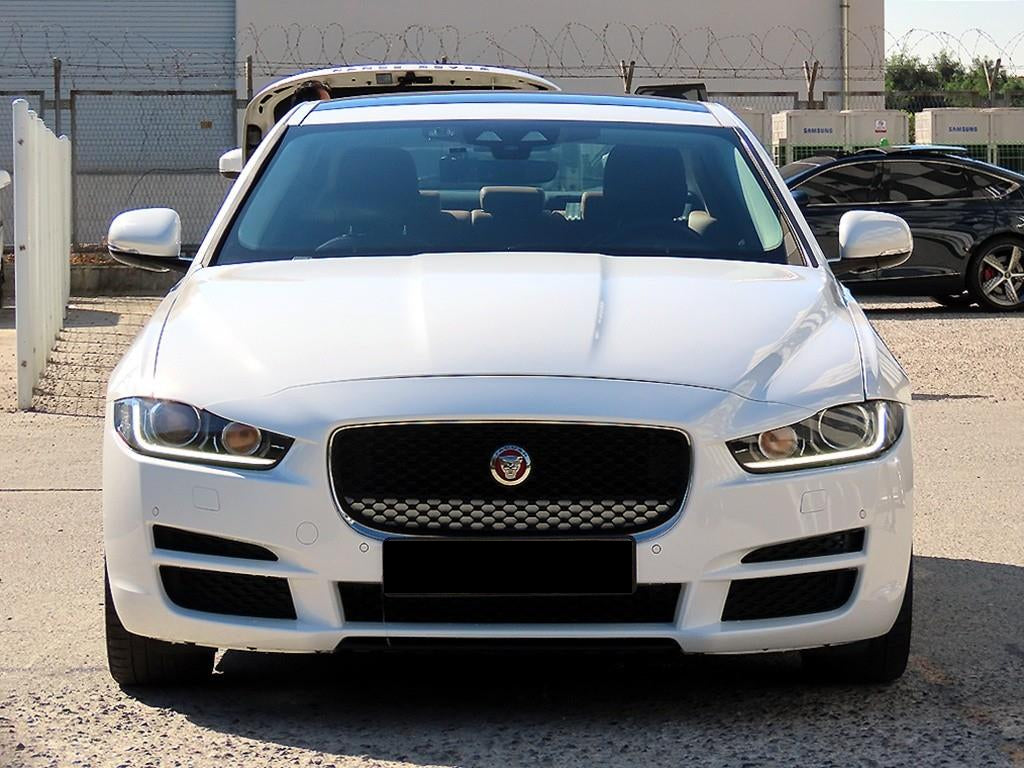 Jaguar XE — photo 01