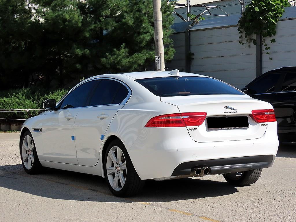 Jaguar XE — photo 03