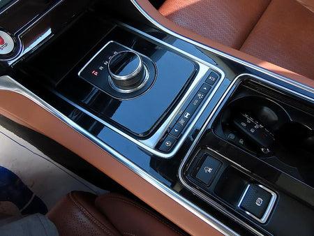 Jaguar XE — photo 10
