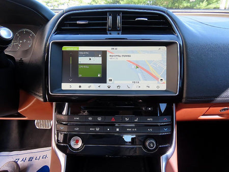 Jaguar XE — photo 12