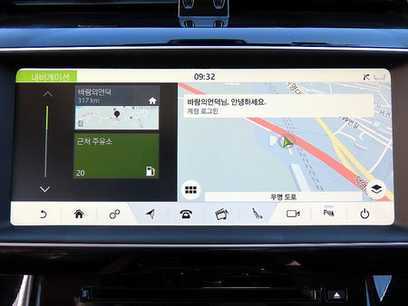 Jaguar XE — photo 13