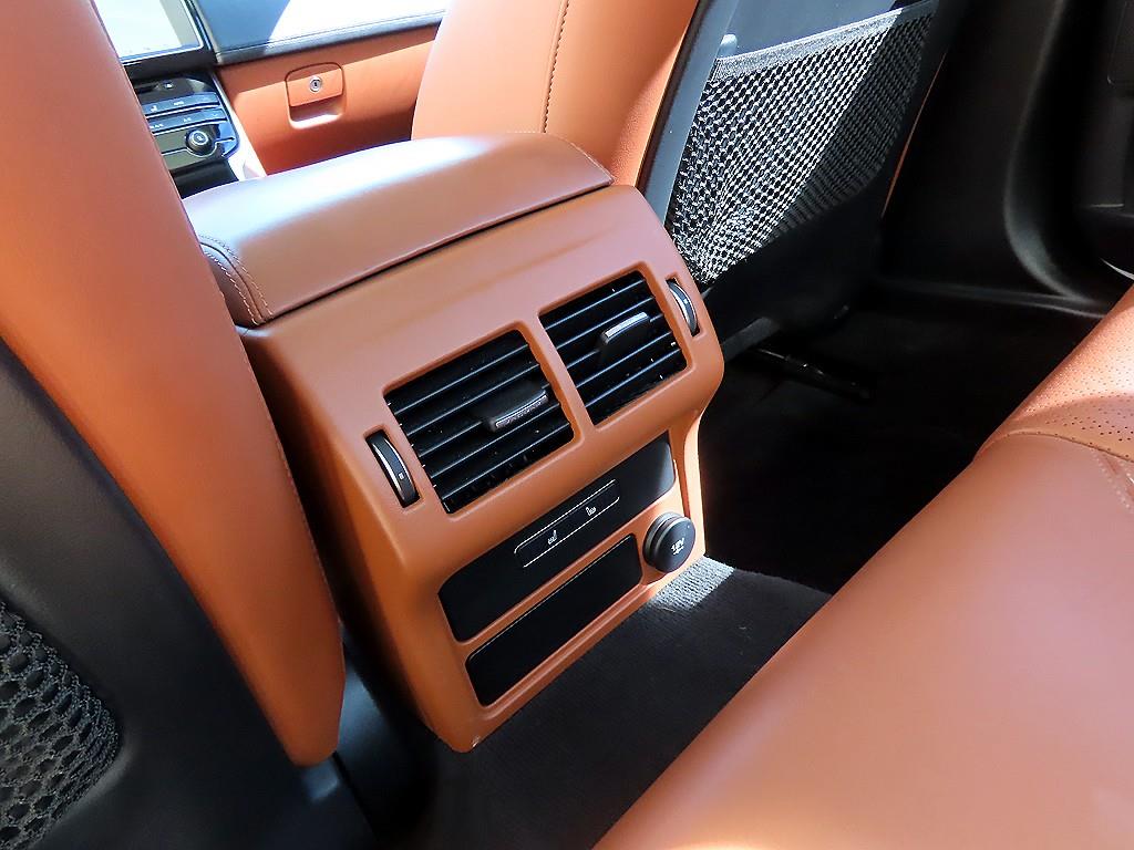 Jaguar XE — photo 16
