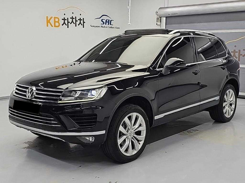 Volkswagen Touareg — photo 01