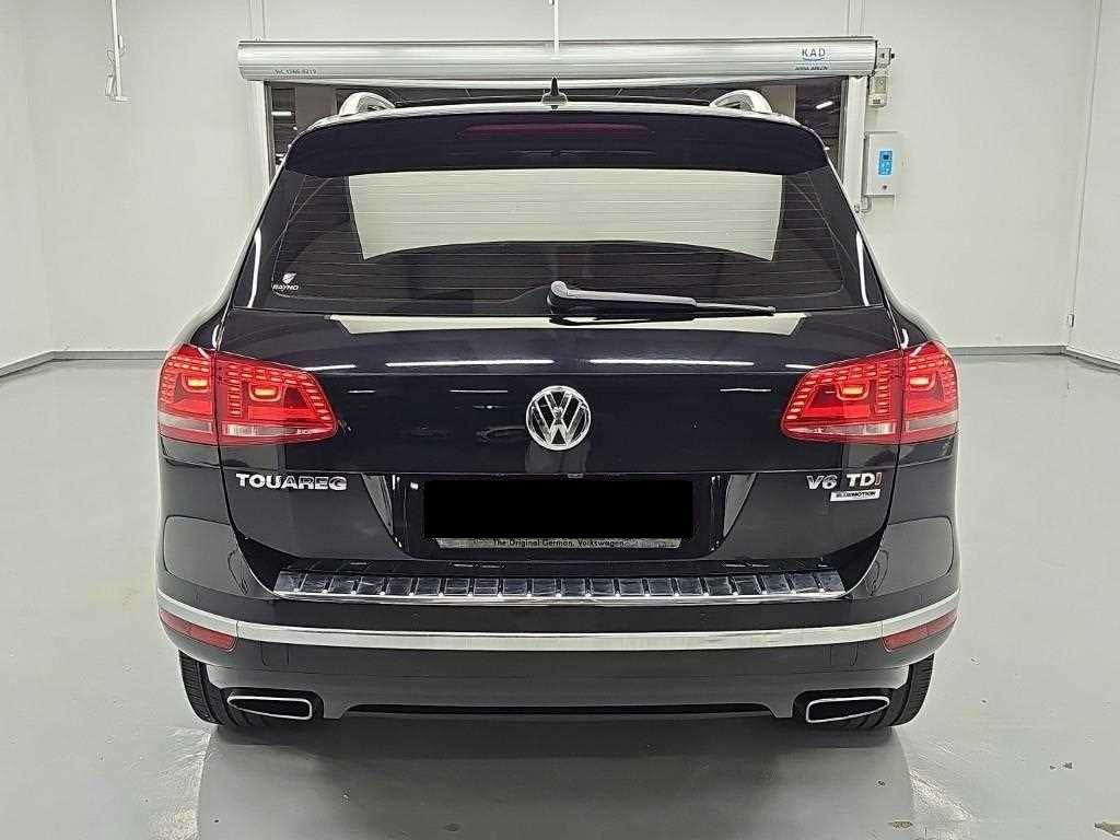 Volkswagen Touareg — photo 03