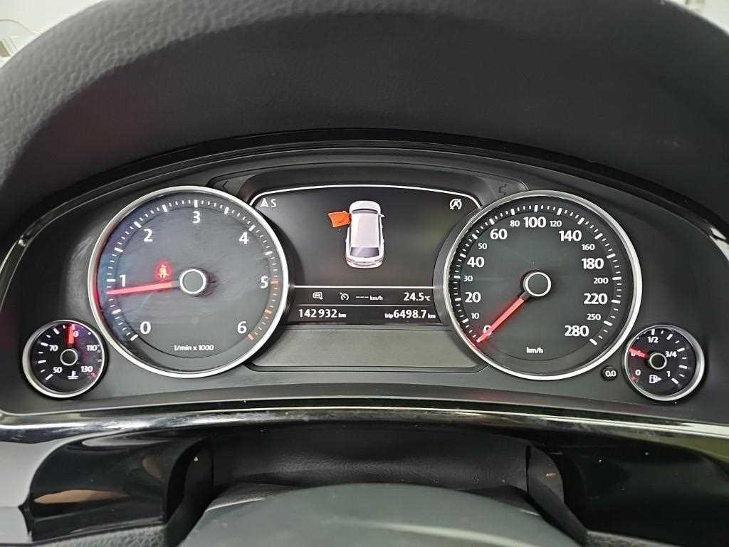 Volkswagen Touareg — photo 06
