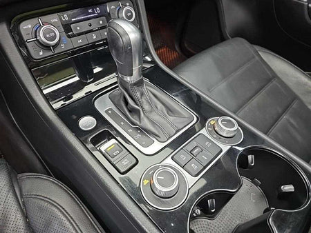 Volkswagen Touareg — photo 08
