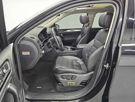 Volkswagen Touareg — photo 11