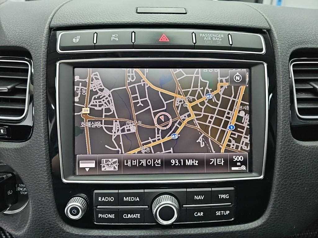 Volkswagen Touareg — photo 15